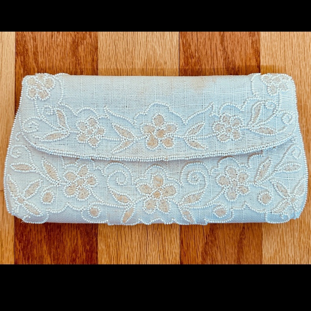 VINTAGE 1960s MADEMOISELLE NASSAU BAHAMAS WHITE BEADED FLORAL CLUTCH BAG PURSE